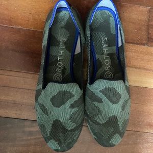 Gently worn rothys size 7 camo loafer